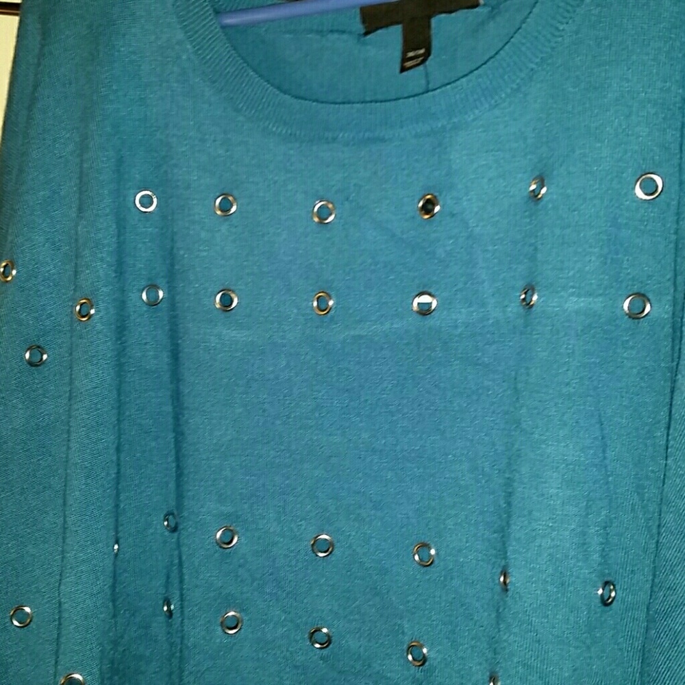 !Great green grommets!!! Has silver mini circles on it! FLASH SALE